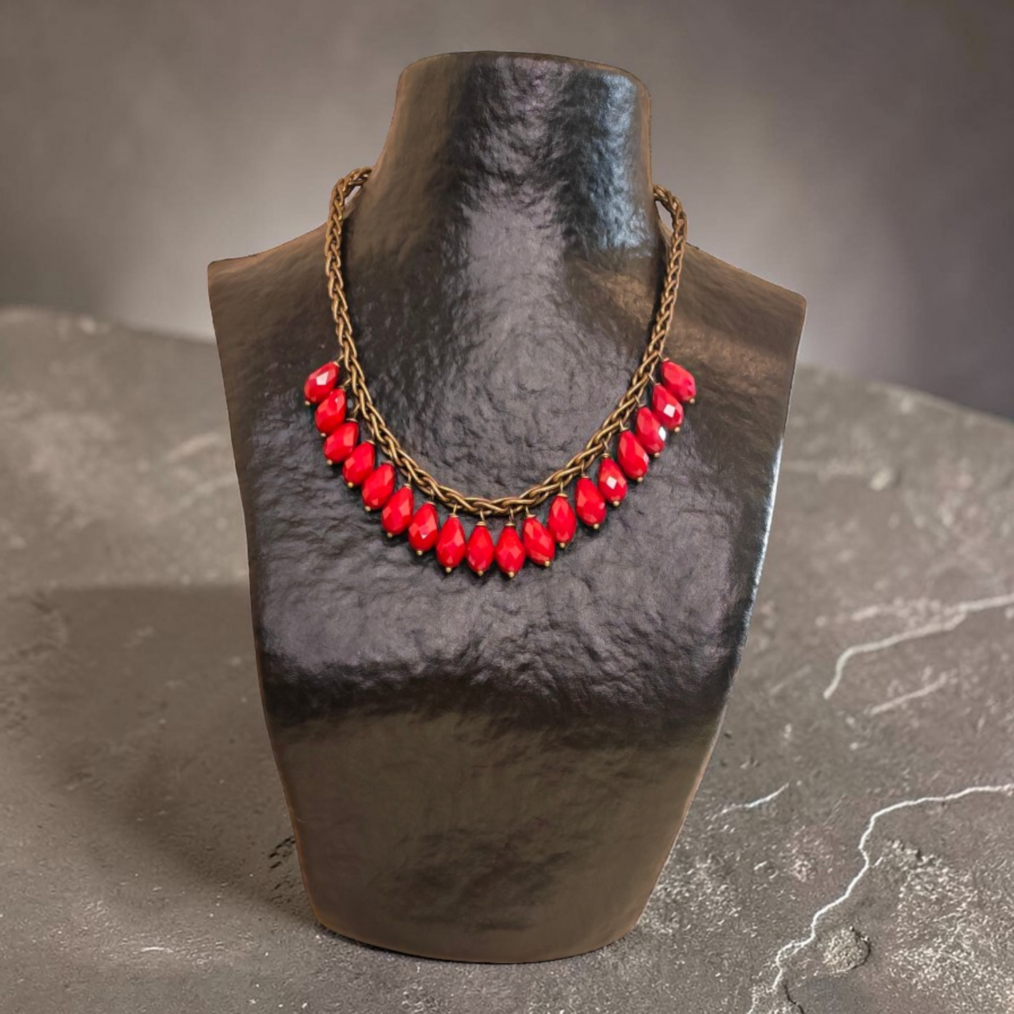 Collier Scarlett